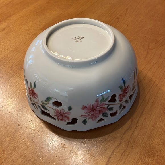 EUC Lenox Barrington collection punch out bowl - Picture 4 of 4